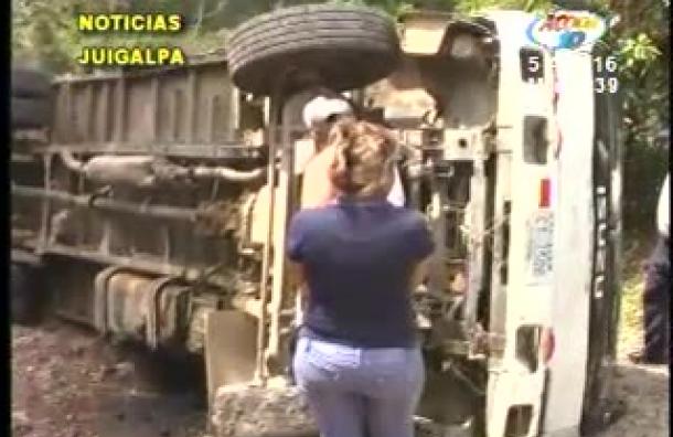 Conductor de bus pierde el control del vehículo en Juigalpa